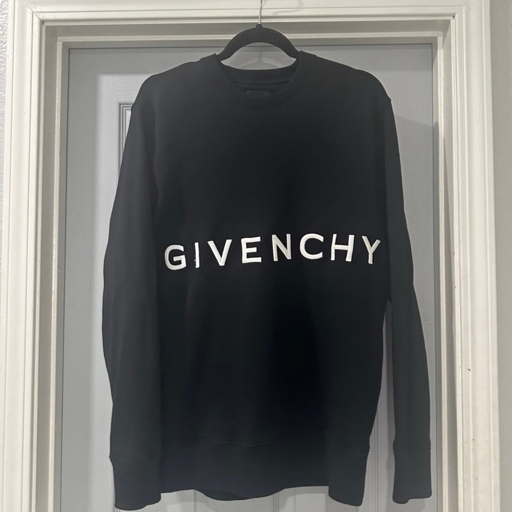 Value of $1100 Designer Men’s Givenchy Sweater Size Small  Embroidered